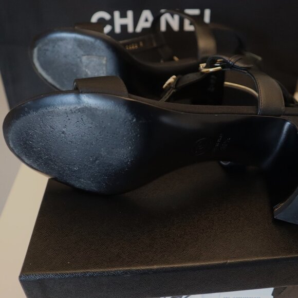 Chanel 23C Black Sandals T-Strap Pearl CC Leather Grosgrain Block Heel Size 8.5 - Picture 10 of 15